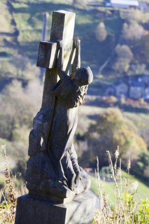 stone cross cemetery todmorden 4 sm.jpg